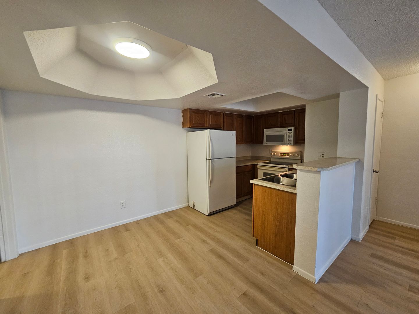 Tempe Apartment: 1370 S. Price Rd.
