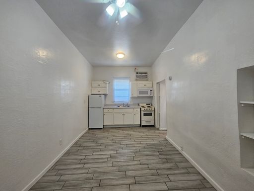 Downtown Phoenix Studio with ALL Utilities included! – photo 1