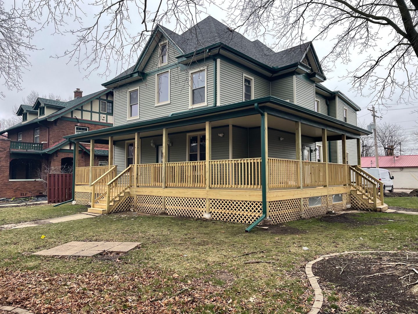 Bloomington Apartment: 1 White PI