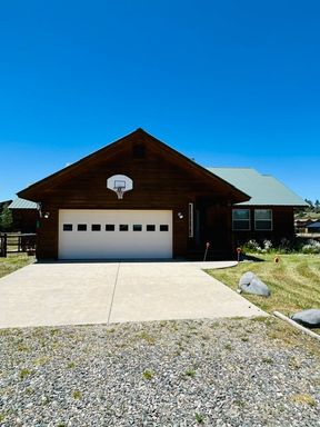 FOR RENT – Fully Furnished 3 Bedroom, 2 Bath Home with Mountain Views