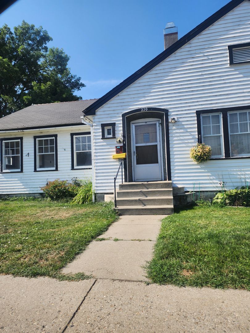 Baker City House: 220 Bridge St