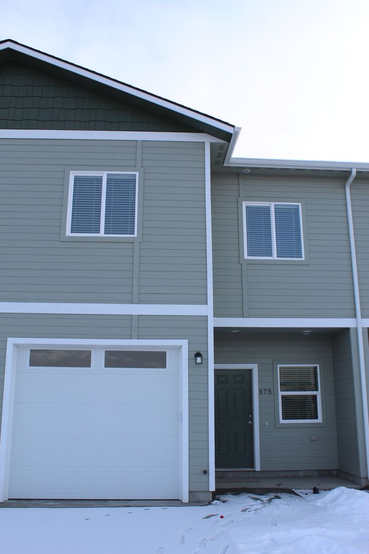 Baker City Townhome: 575 Baker Street