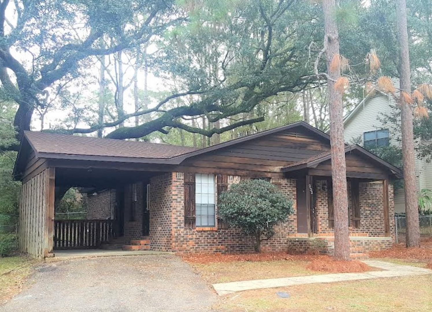 Daphne House: 232 Maplewood Loop