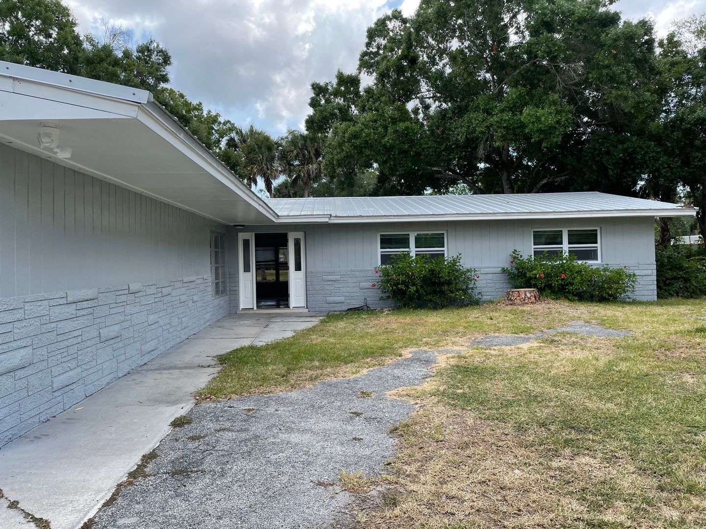 West Melbourne House: 296 Woodland Dr