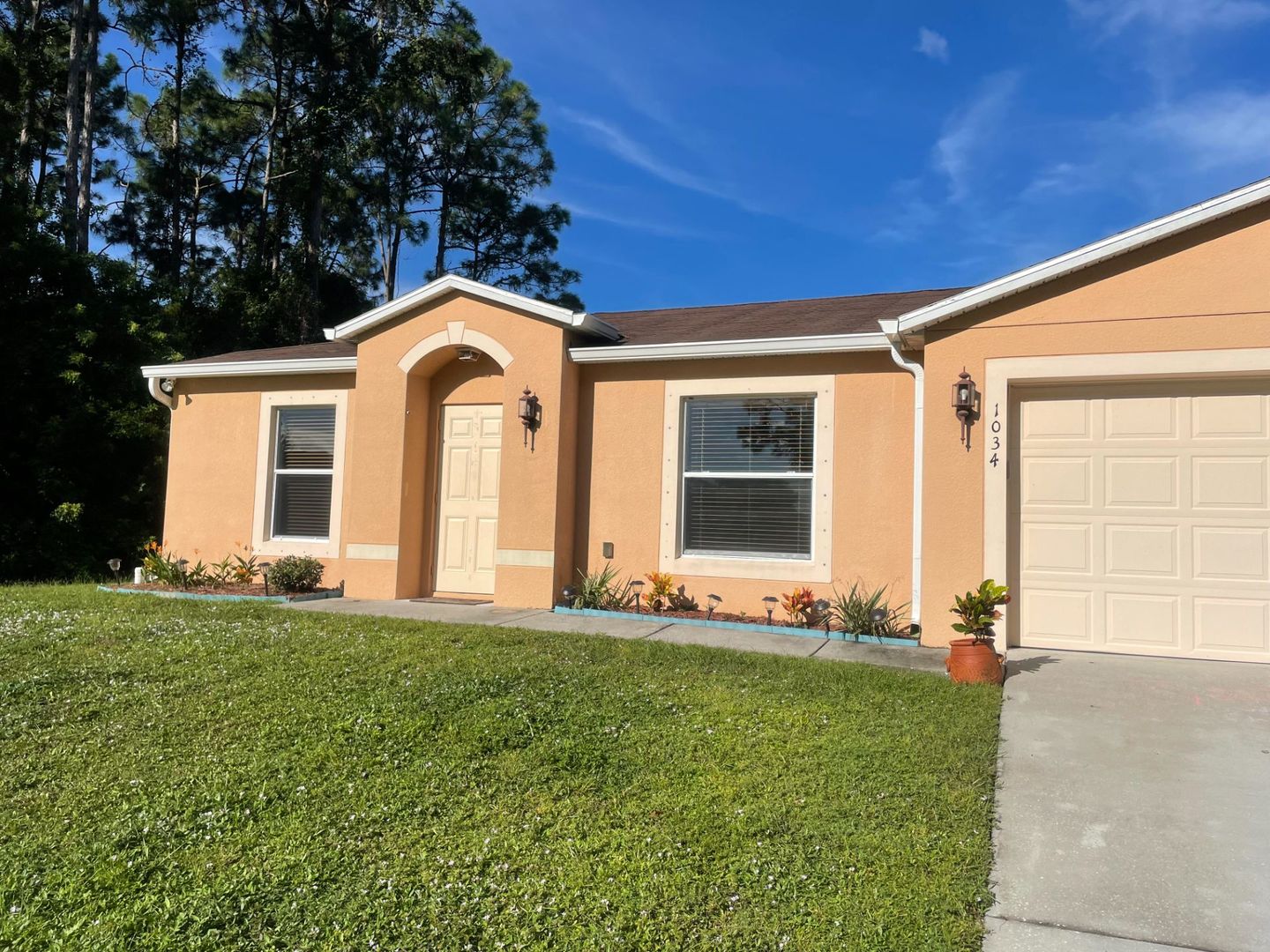 Palm Bay House: 1034 Glencove Av NW