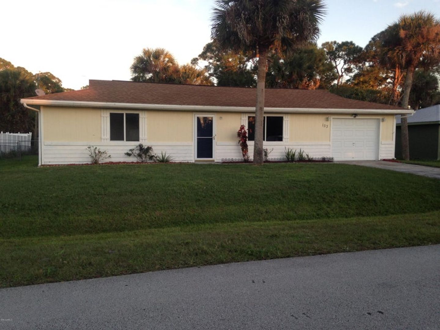 Palm Bay House: 153 Bayamo AV NE