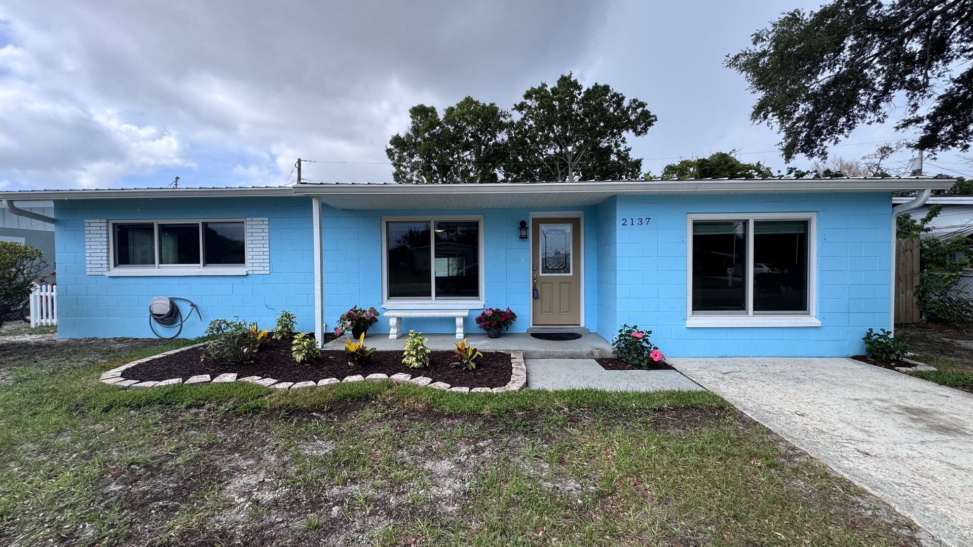 Melbourne House: 2137 Laden Rd