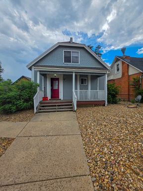 *AVAILABLE NOW* Two-Story 3 Bedroom Close To Campus! – photo 1