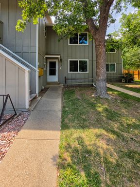 *AVAILABLE NOW* 2 bedroom First Floor Apartment – photo 1