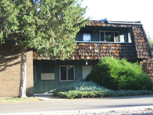 *AVAILABLE NOW* Second Floor 2 bedroom 1 bath apartment