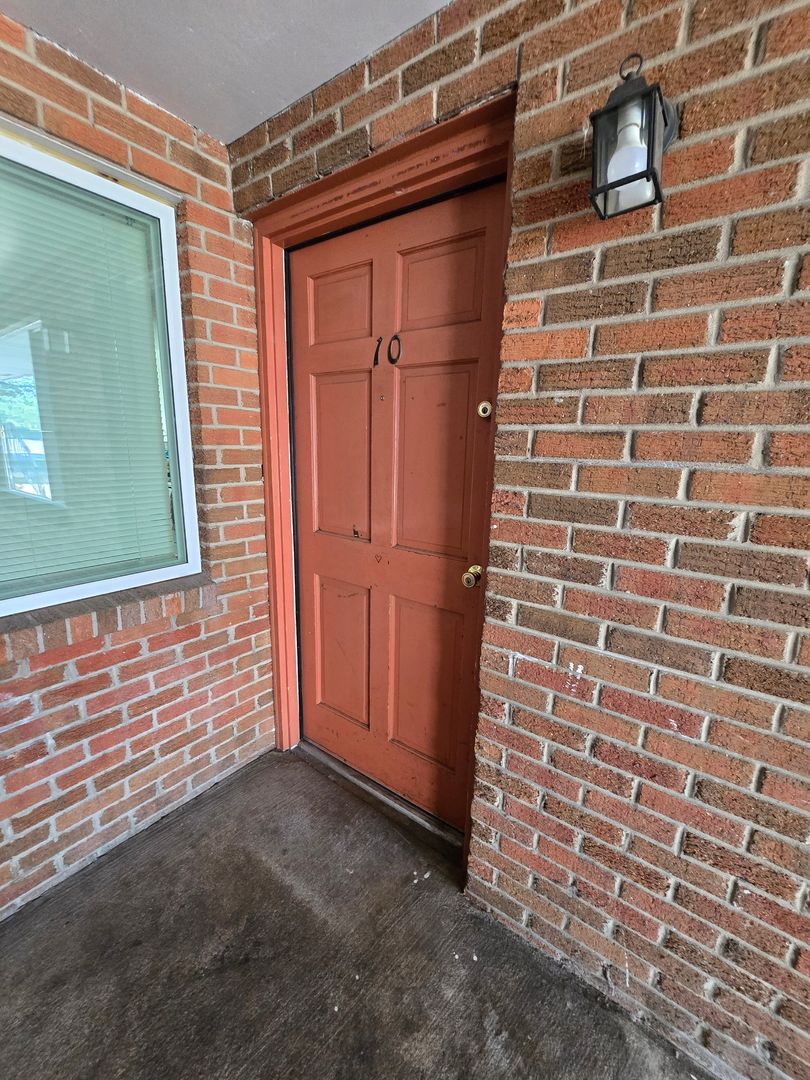 Longmont Apartment: 325 15th Avenue