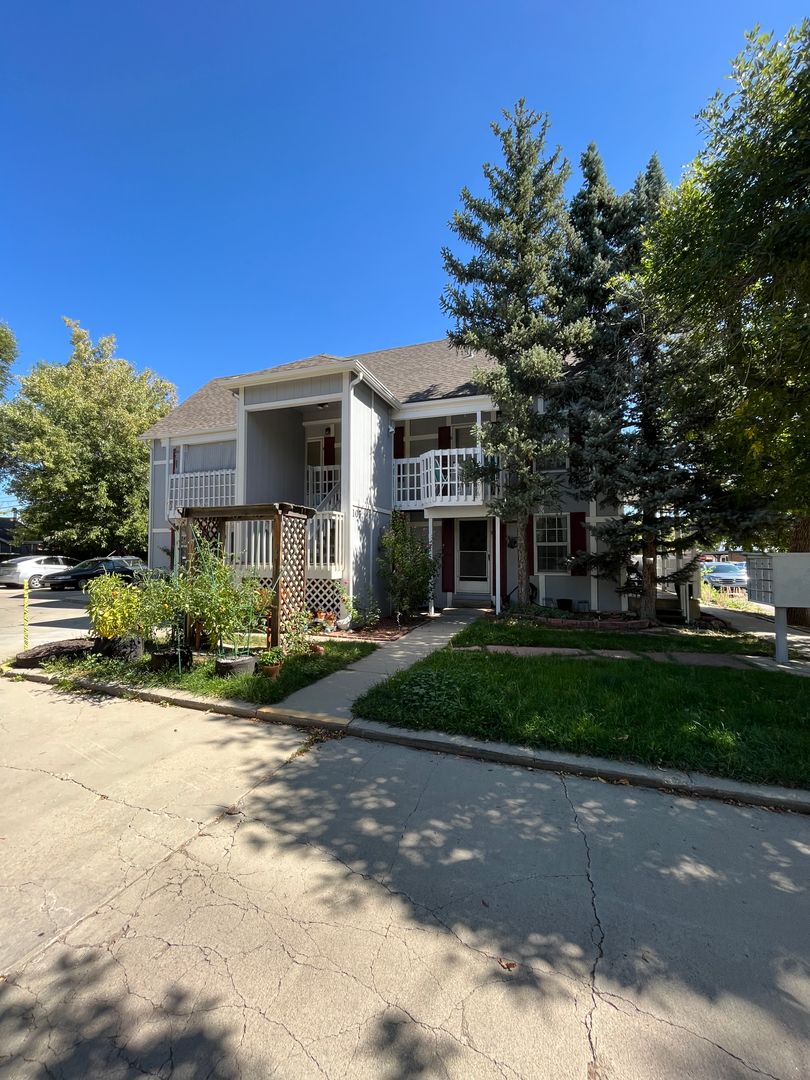 Lafayette Apartment: 107 W. Simpson Street