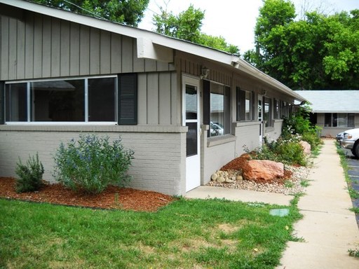 *AVAILABLE NOW* Secluded Corner Unit One Bedroom Near Campus – photo 1