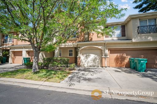 Beautiful Townhome in Excellent West Valley Area