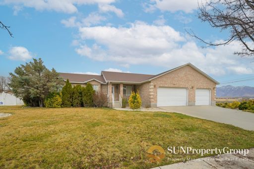 Large Basement Apartment in Great South Jordan Location!
