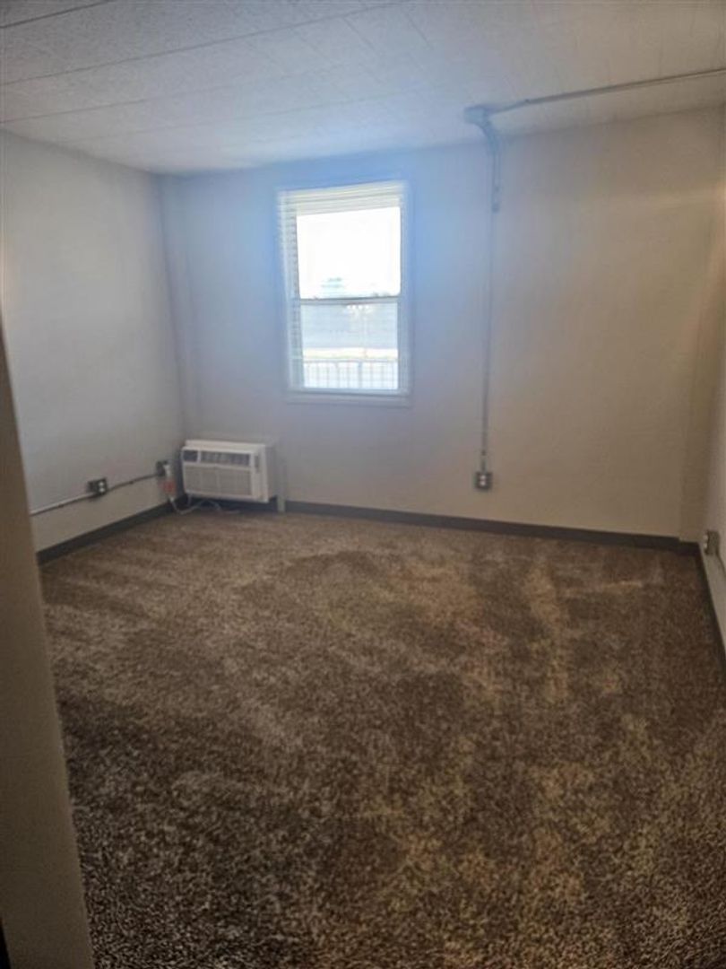 21201 Woodward Ave , 209, Ferndale, MI 48220