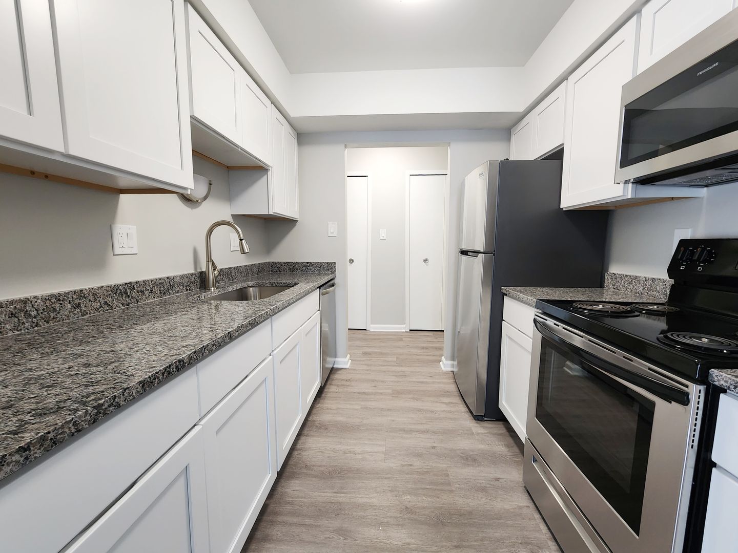 Farmington Hills Apartment: 30250 W 12 Mile Rd