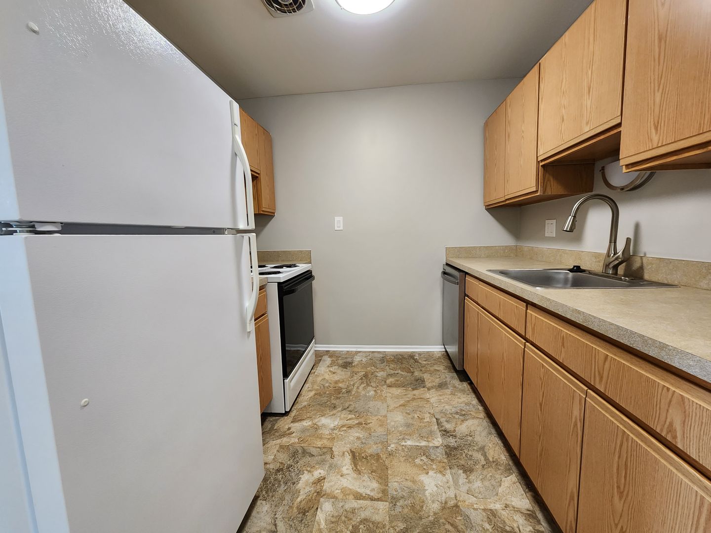 Royal Oak Apartment: 2608 Galpin Ave