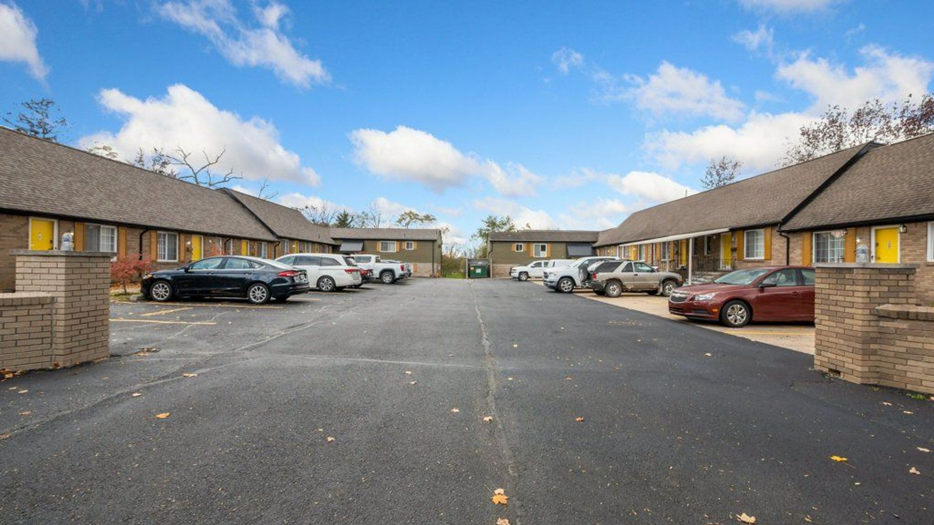 Utica Apartment: 45631-45645 Brownell St