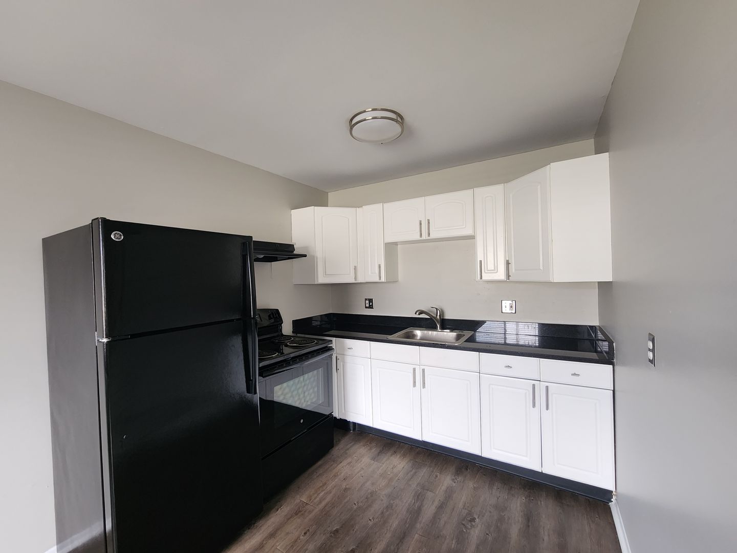 Madison Heights Apartment: 1390-1410 E Lincoln Ave