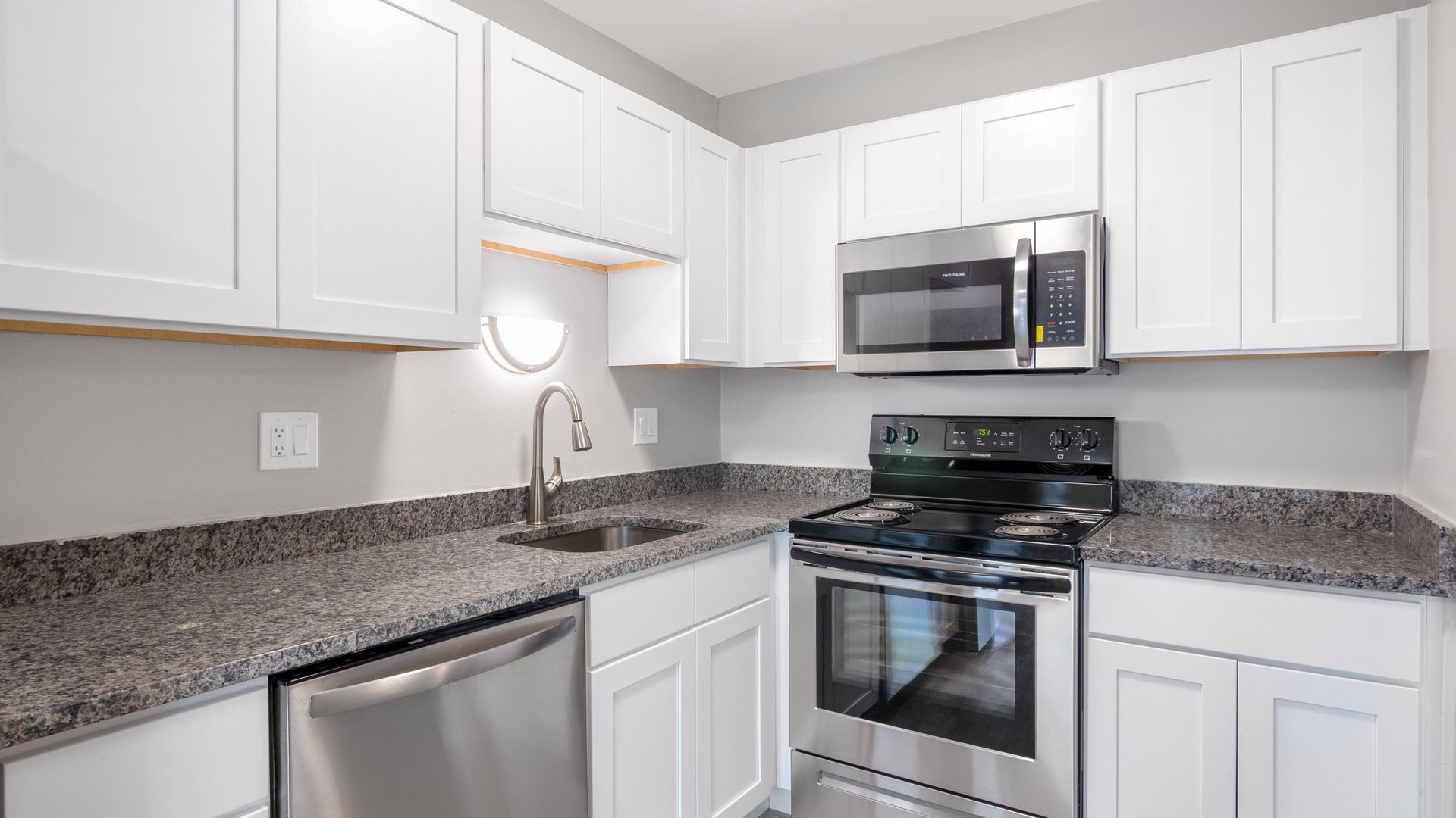 Royal Oak Apartment: 2608 Galpin Ave