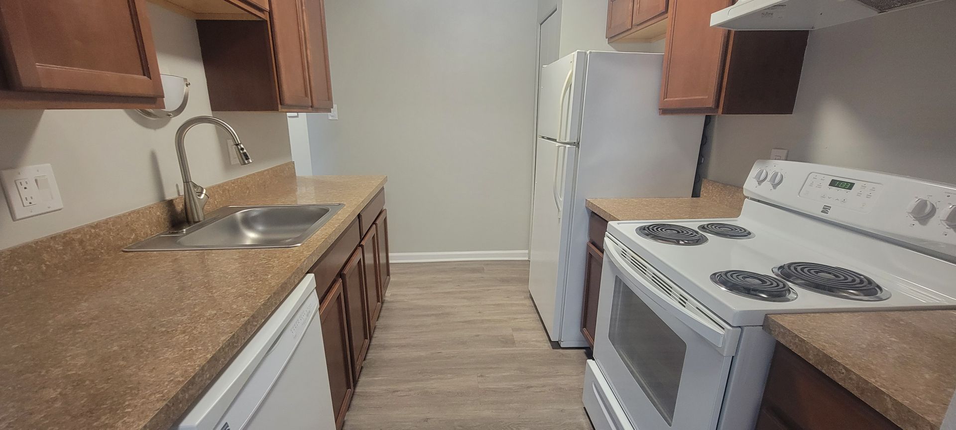 Berkley Apartment: 2200 Berkley Ave