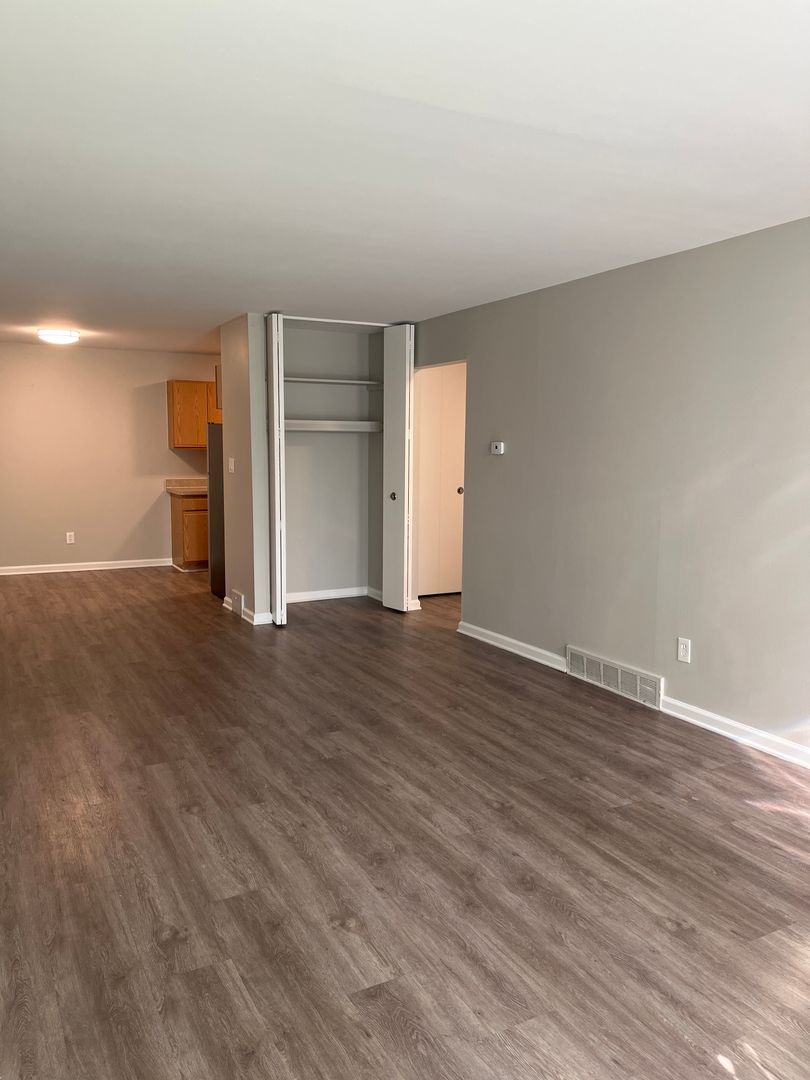 Royal Oak Apartment: 2608 Galpin Ave