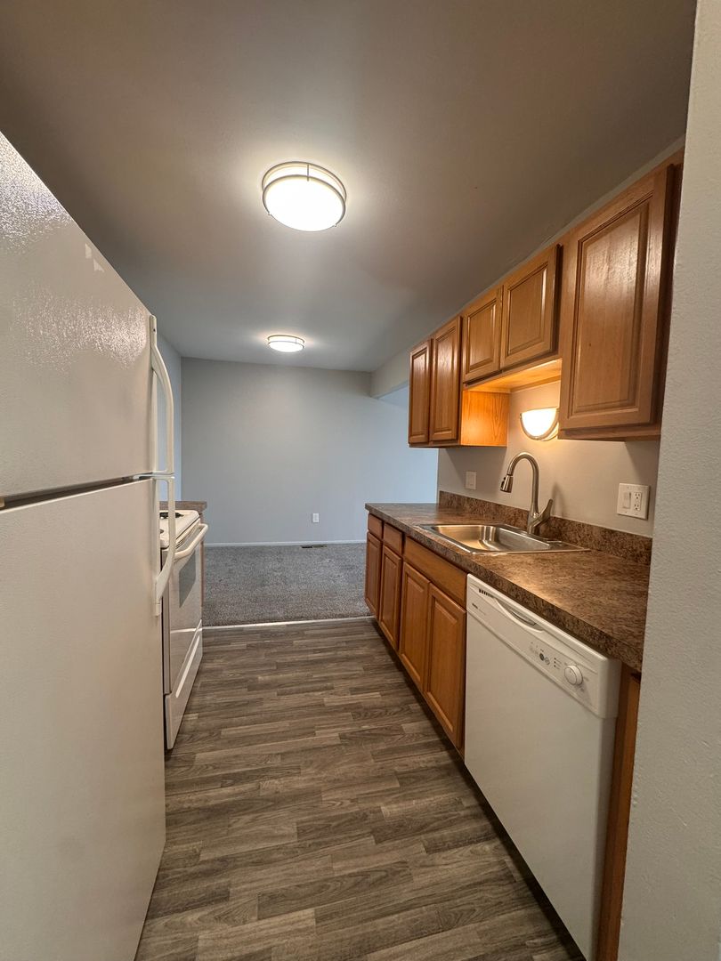 Ferndale Apartment: 384 Vester St