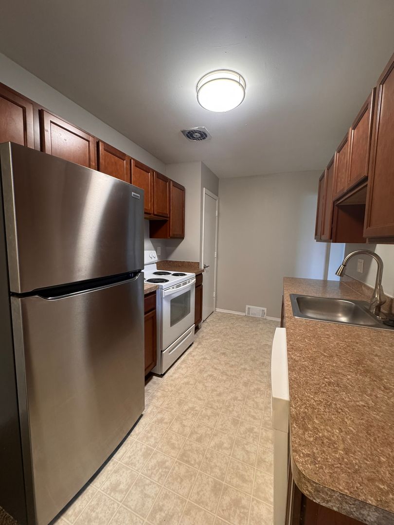 Ferndale Apartment: 550 Rosewood St