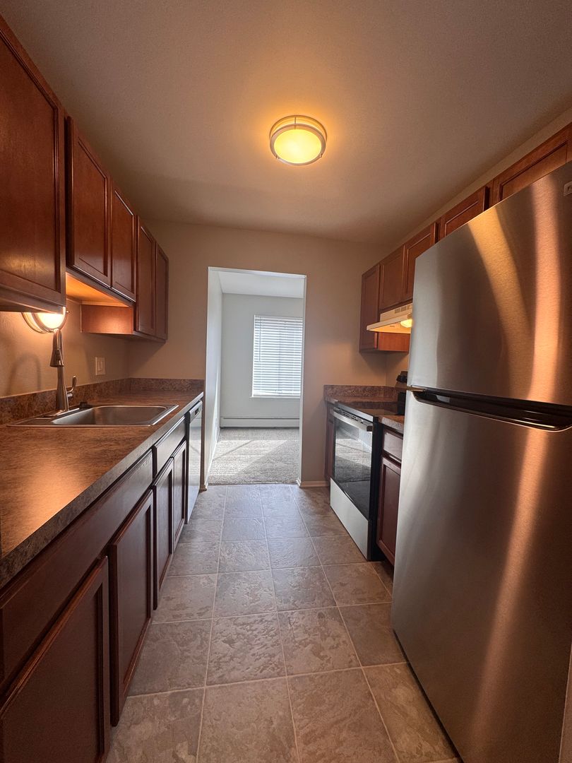 Berkley Apartment: 2200 Berkley Ave