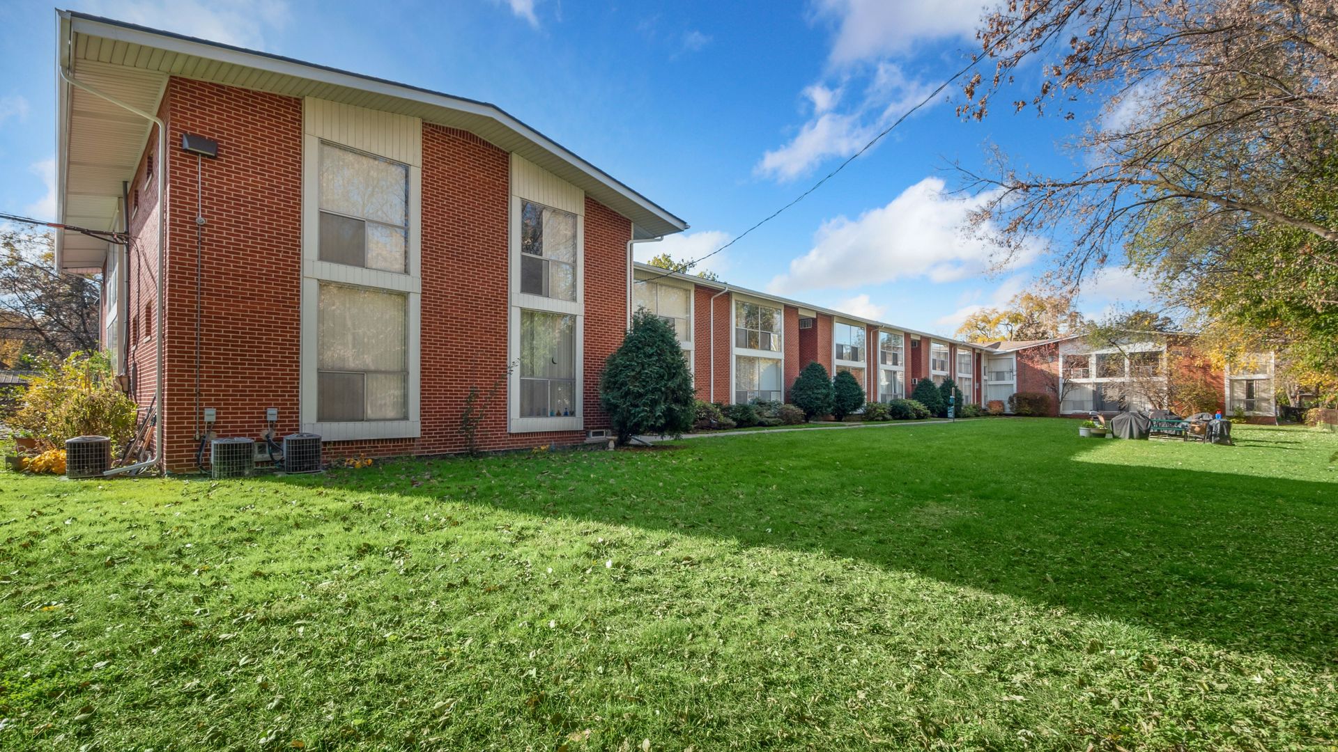 Royal Oak Apartment: 2608 Galpin Ave