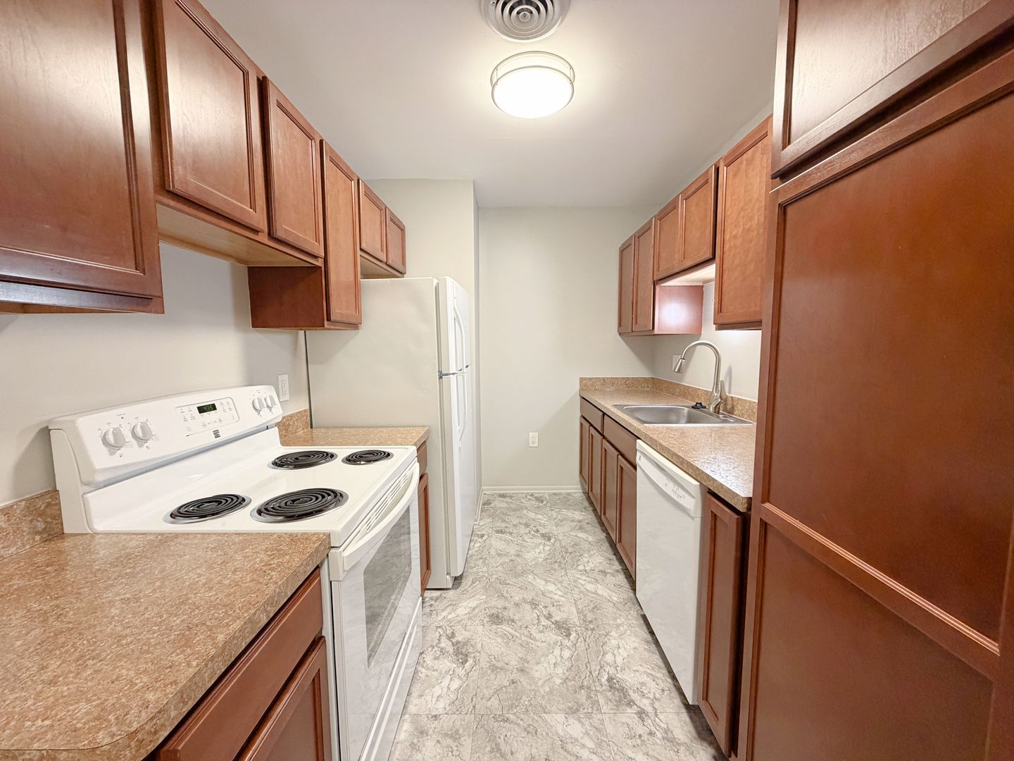 Ferndale Apartment: 550 Rosewood St