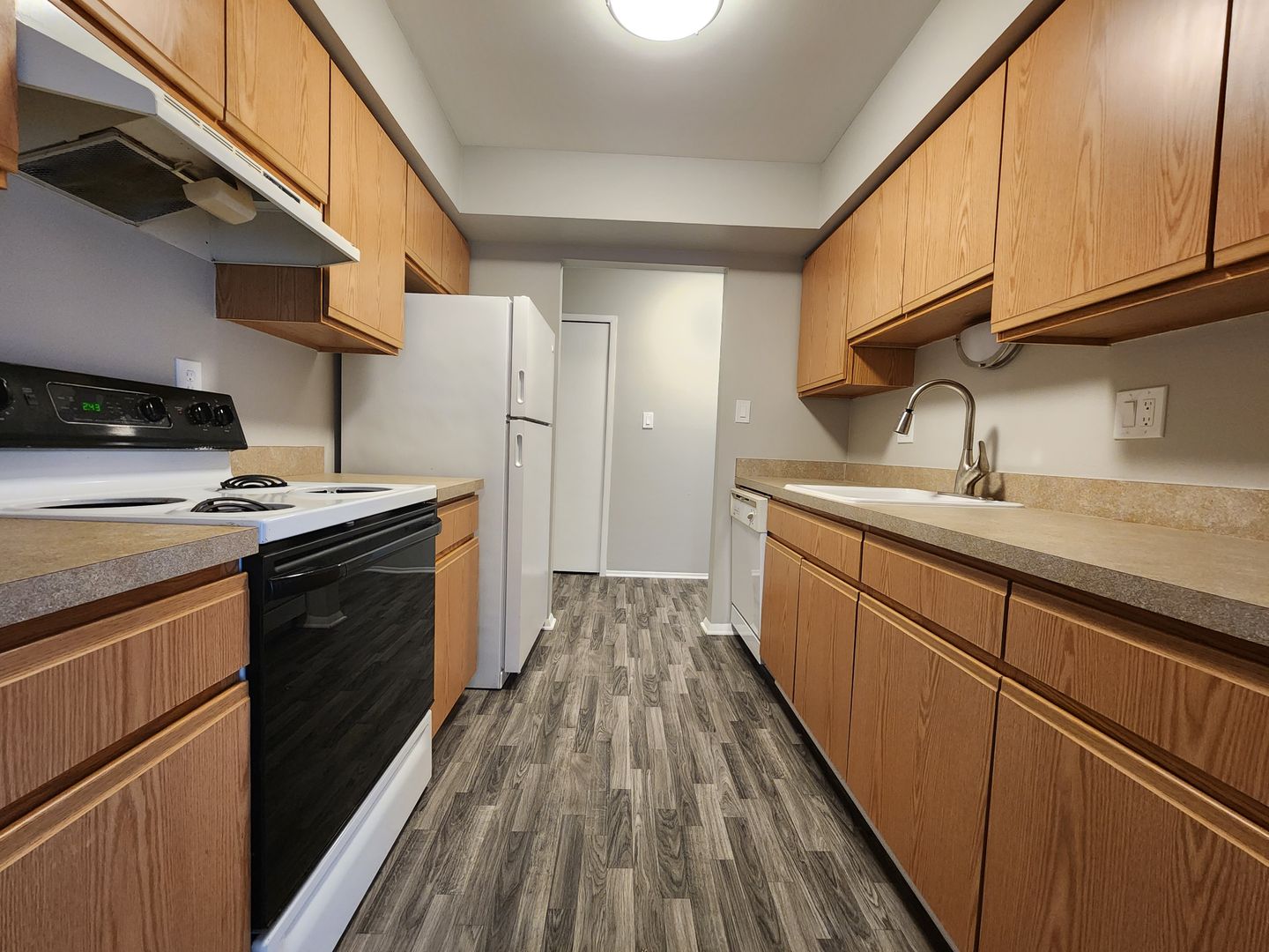 Farmington Hills Apartment: 30250 W 12 Mile Rd