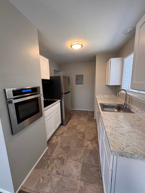 Spacious 1-Bedroom - Walking Distance to Downtown Ferndale