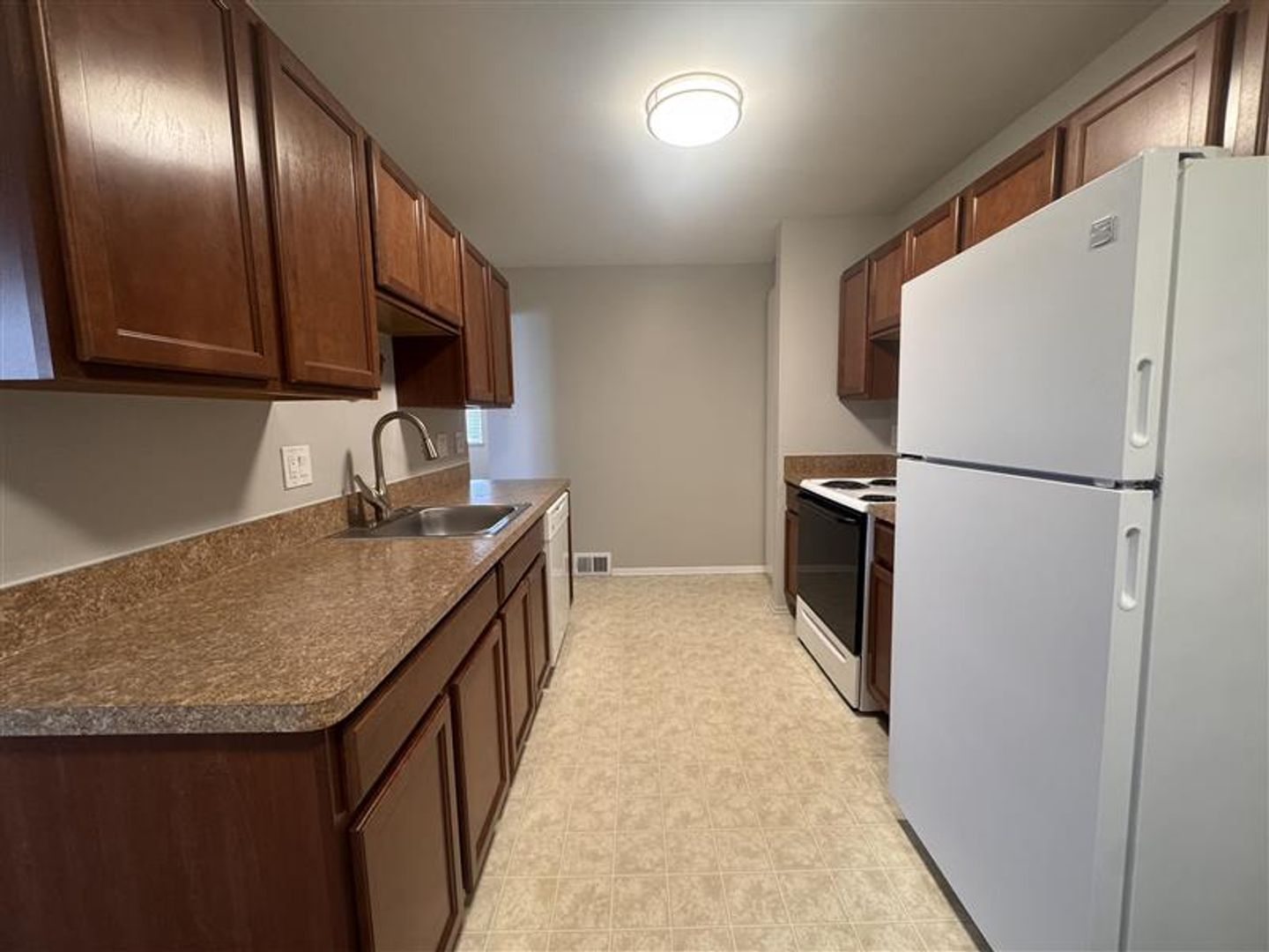 Ferndale Apartment: 550 Rosewood St