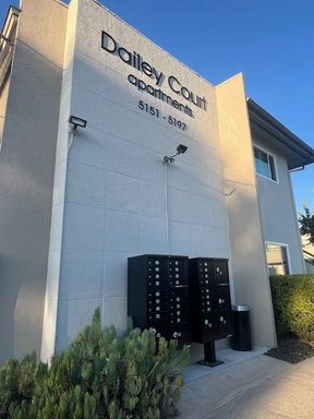 Spacious 2 BR / 1 BA Upstairs Apartment at Dailey Court – photo 1