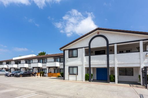 The Oasis in Spring Valley (Pictures are of similar unit)