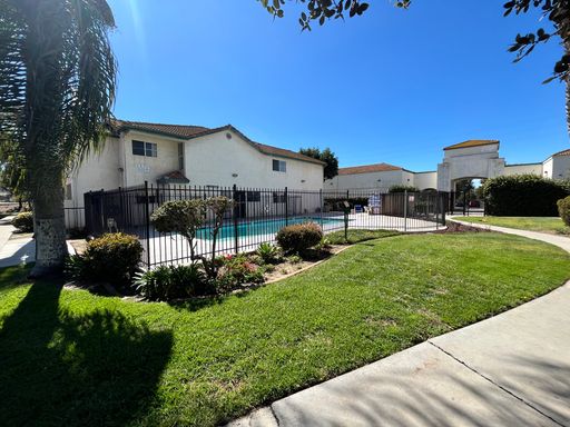**FIRST MONTH FREE!! On select units!** – photo 1