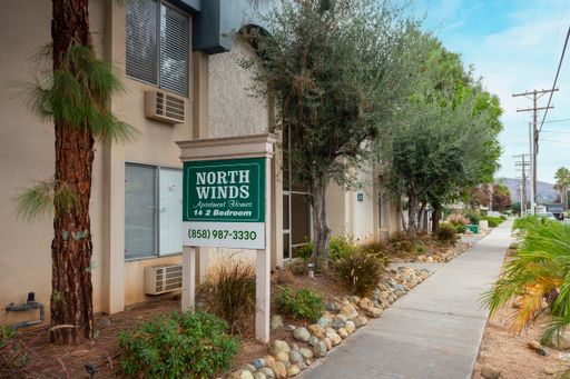 One bedroom with parking and on-site laundry in the heart of El Cajon – photo 1