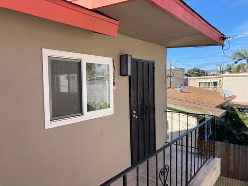 1 Bedroom 1 Bath on Ingraham Street blocks from the beach in Pacific Beach! – photo 1