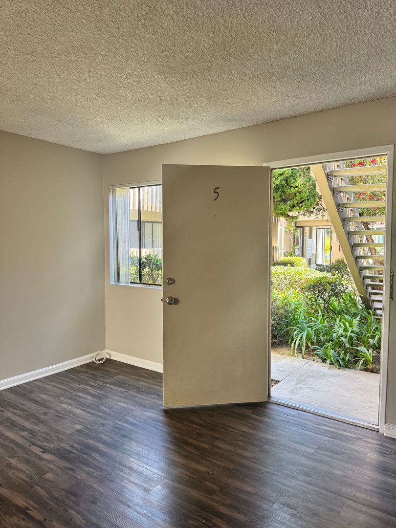 San Diego Apartment: 4776 Lamont Street