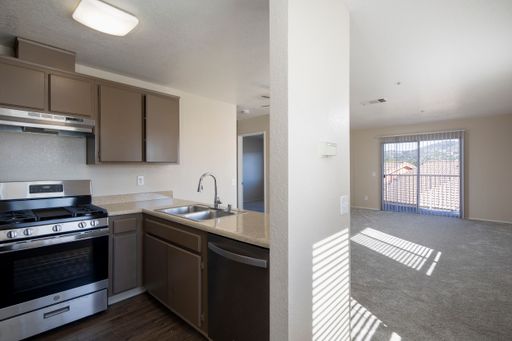 $1000 off move in - Dual Master/Spacious Floor Plan! – photo 1