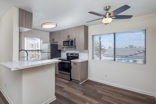 THE SEAHORSE - Gorgeous 2 bed, 2 bath apartment home in Corridor Neighborhood! In-unit washer/dryer – photo 1