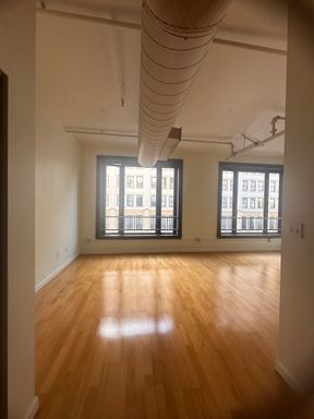 Downtown loft style apartments in a recently renovated historic building at the edge of Gaslamp! – photo 1