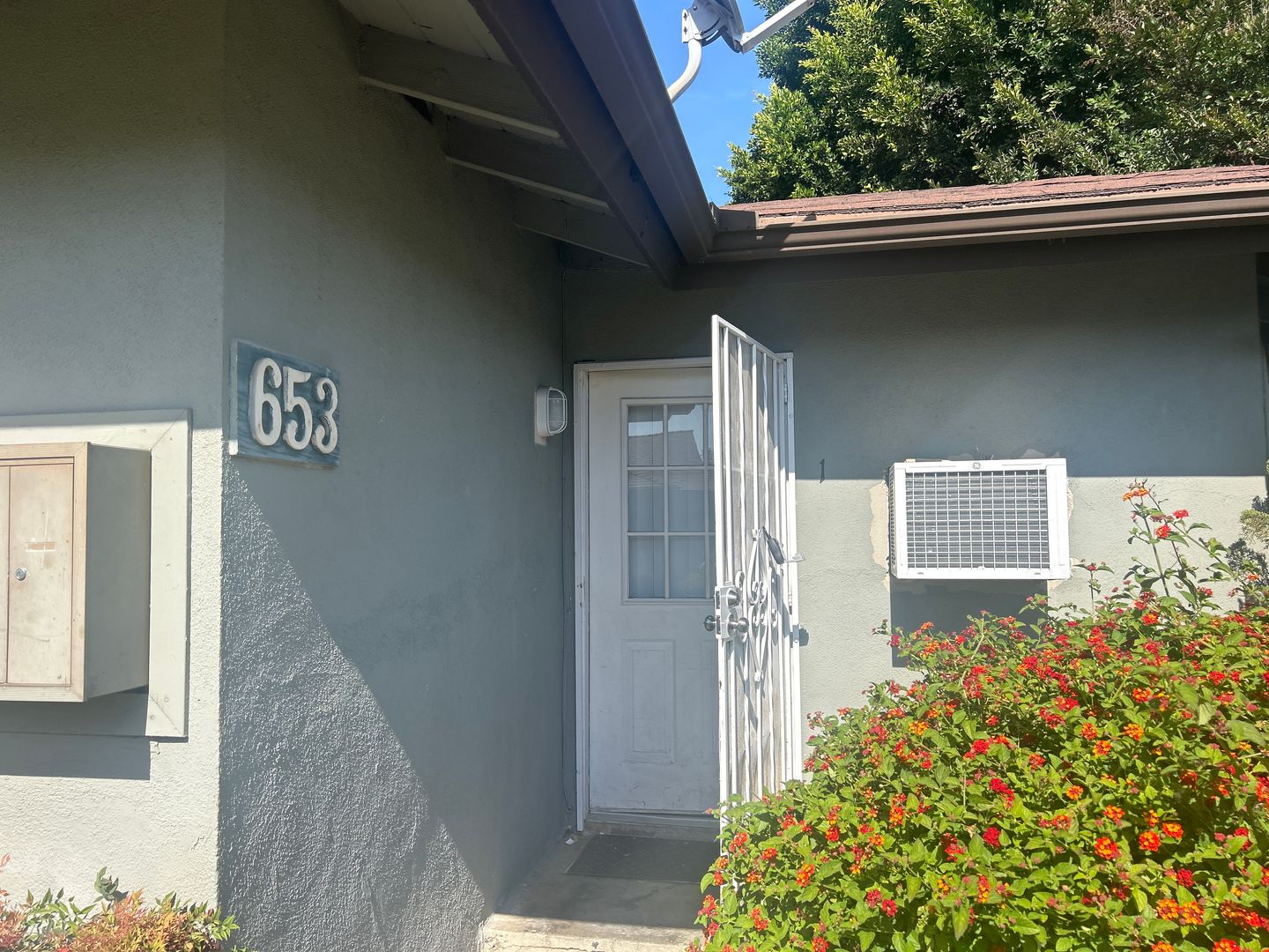 Covina Apartment: 645-653 E Ruddock St
