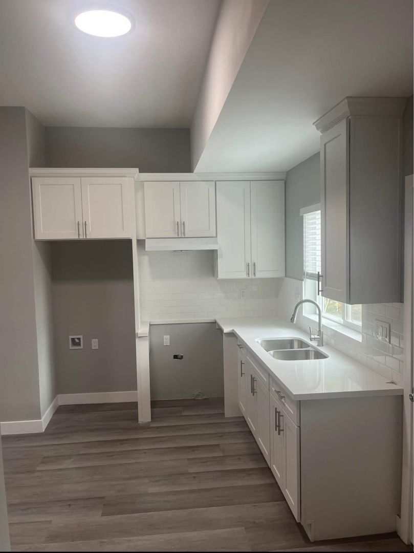 Los Angeles Apartment: 3500 W 63rd St