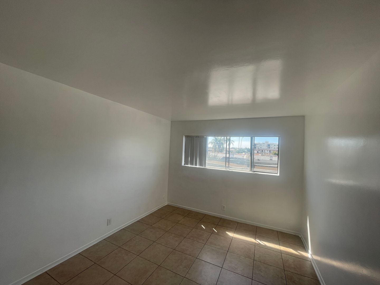 Los Angeles Apartment: 3500 W 63rd St