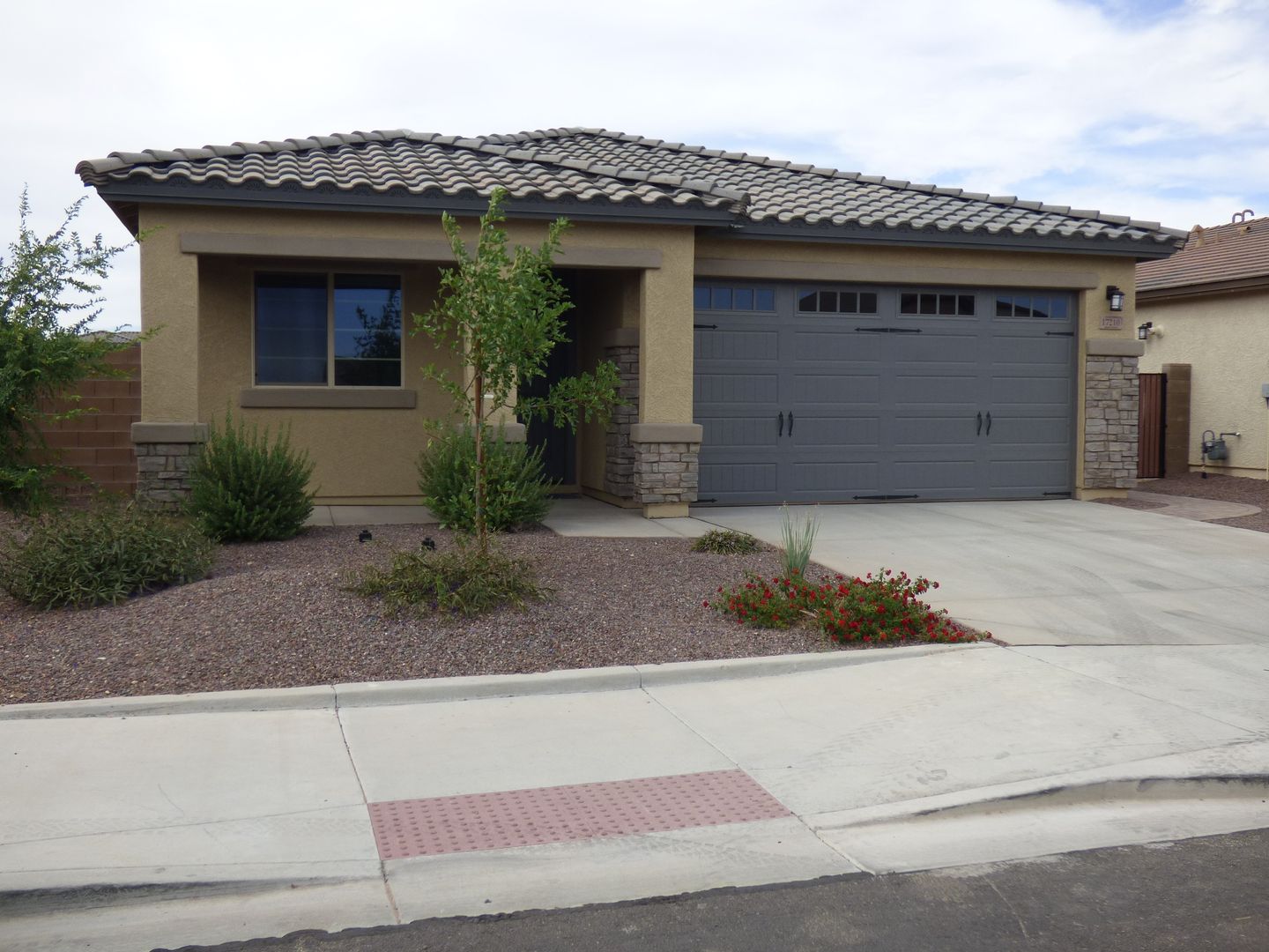 Waddell House: 17210 W Diana Ave