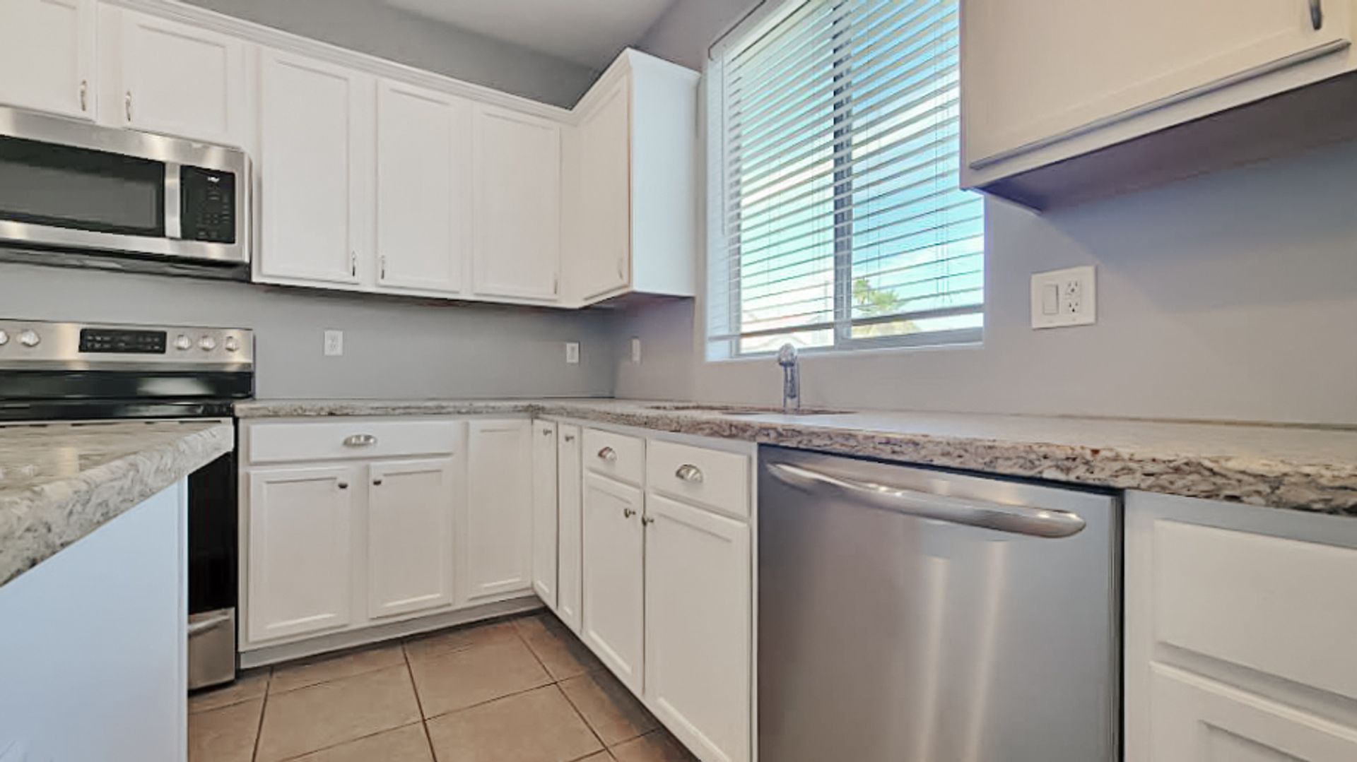 17282 W Elm St, Surprise, AZ 85388 photo 8