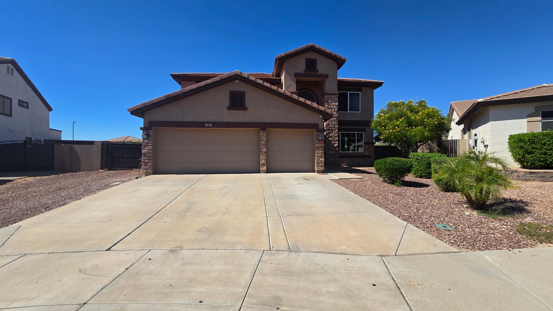 494 S 220th Lane, Buckeye, AZ 85326 photo 2